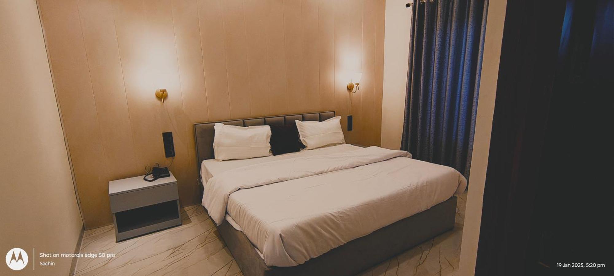 Trisaa Resort & Banquets Jhusi Zewnętrze zdjęcie